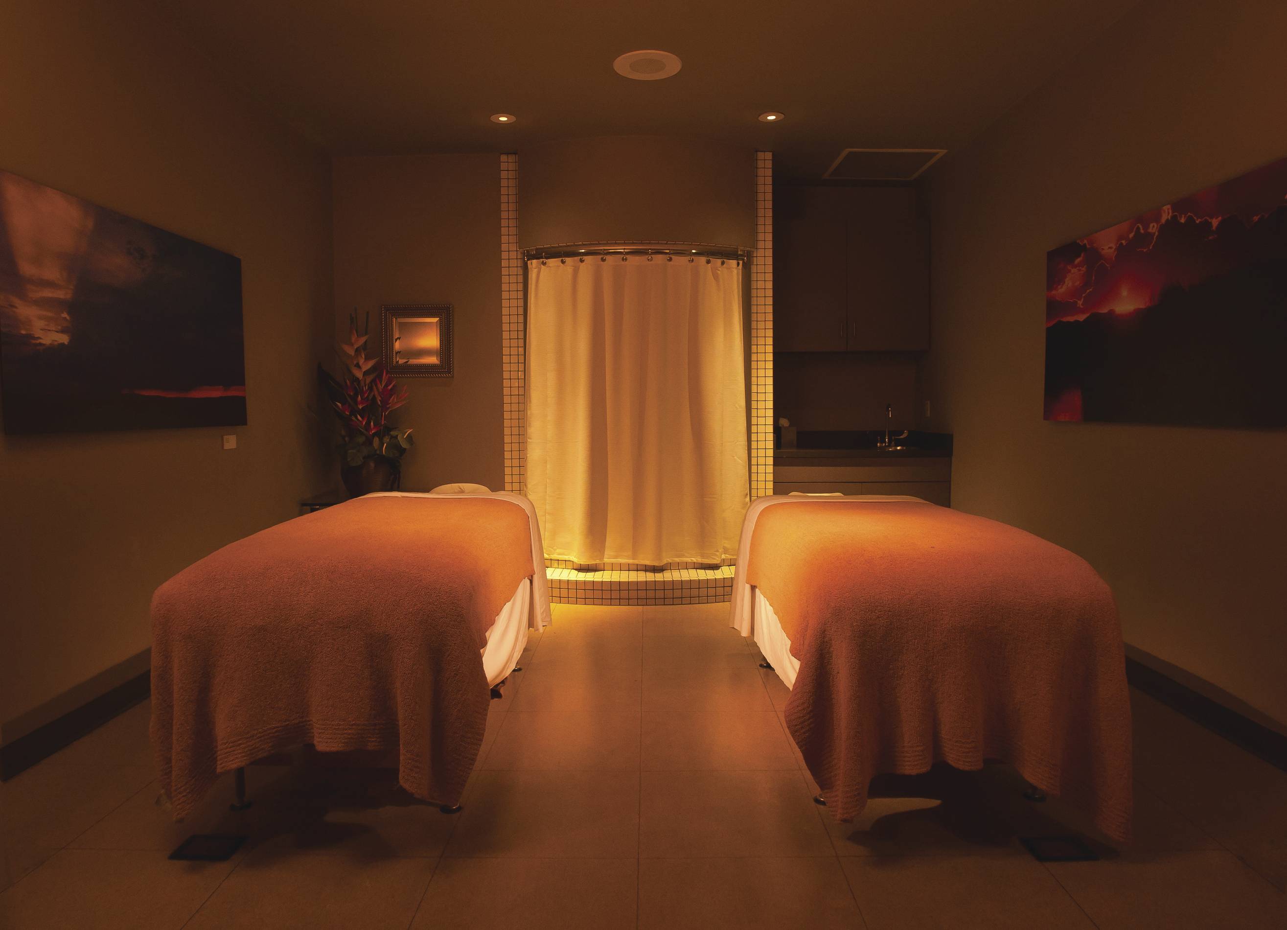 Gainey_Village_Spa_Massage_Room.jpg