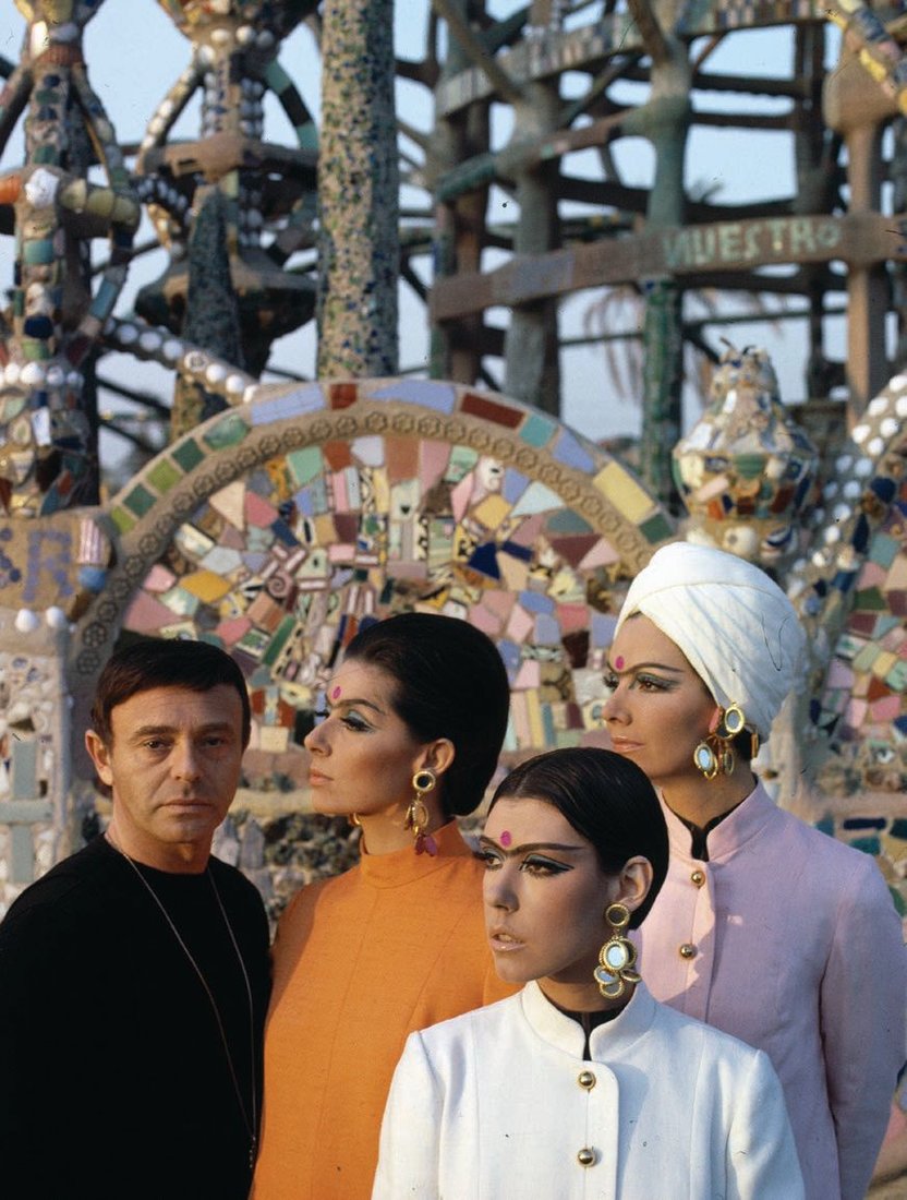 Rudi Gernreich with models wearing his designs in front of Watts Towers, 1965. PHOTO ©WILLIAM CLAXTON LLC/COURTESY OF DEMONT PHOTO MANAGEMENT & FAHEY/KLEIN GALLERY LOS ANGELES, WITH PERMISSION OF THE RUDI GERNREICH TRADEMARK 