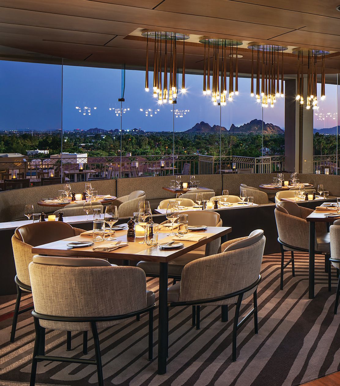 The romantic atmosphere at Th e Phoenician’s J&G Steakhouse makes it perfect for date nights. PHOTO COURTESY OF BRANDS